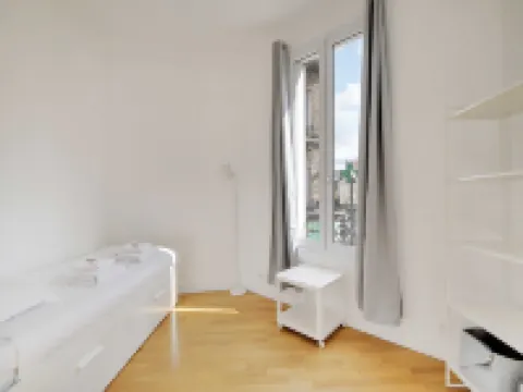 Cozy Apartment 2Bdr/5P - in the Heart of Suresnes