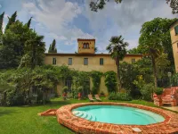 Panoramic Tuscan Villa Hotels in Sinalunga