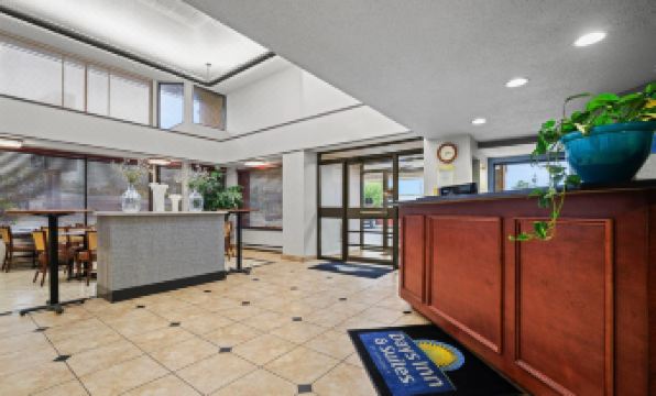 Days Inn by Wyndham Utica