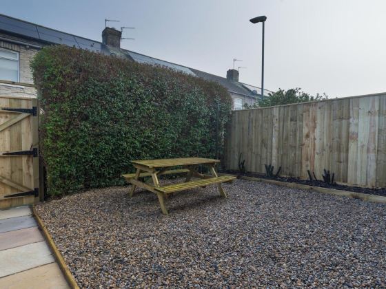 Chestnut House - Sleeps 4 - Pet Friendly -Parking