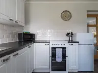 Chestnut House - Sleeps 4 - Pet Friendly -Parking Hotels in Ashington