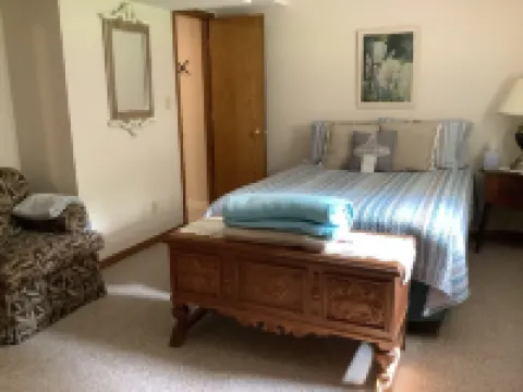 The Farmhouse- country charm, room for family visiting, relaxing, or gathering