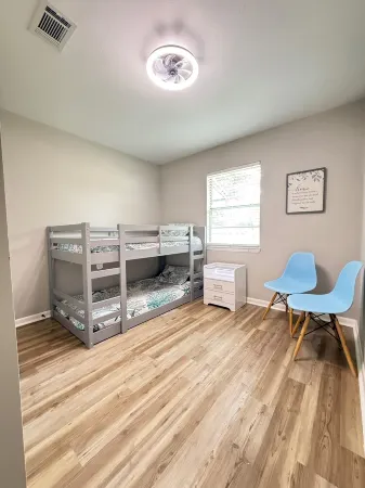 Cozy cloud house Отели в г. Лейк-Лорейн