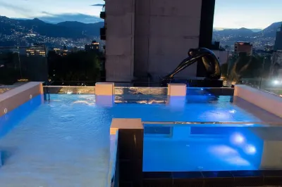 Luxurious villa with 23 bedrooms 3 Pools in Provenza Parque lleras Poblado Hotel a 