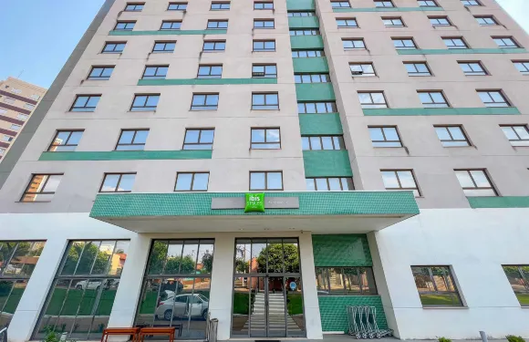 龍多諾波利斯宜必思尚品酒店