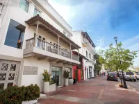 Hotel Santa Cecilia B&B Hotels near Custom's Square