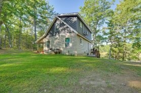 Lake Access & Dock: Remote Mio-area Cottage