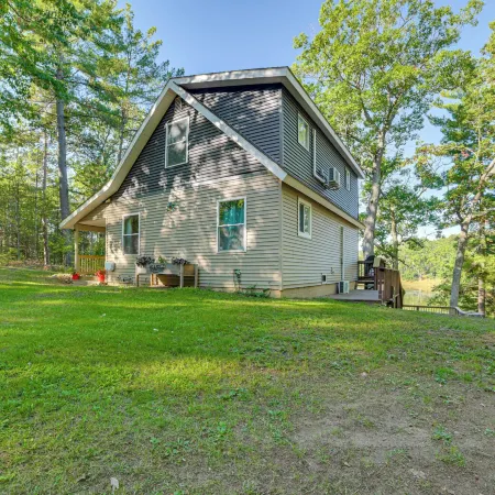 Lake Access & Dock: Remote Mio-area Cottage