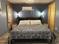 Beautiful 2 Bedroom Cabin with a Lake View. Pets Welcome