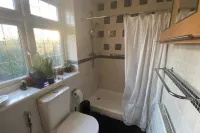 Apartment - Sleeps 4 - Parking - Balcony - Garden