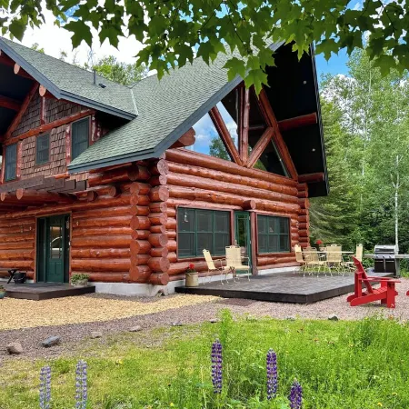 Mountainside Log Cabin on Caribou Lake