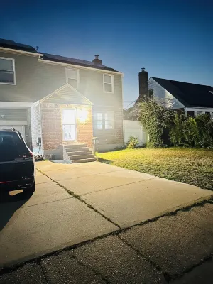 Spacious  3 -Bedroom Home: Your Perfect Family Haven Awaits Hotels in Elmont