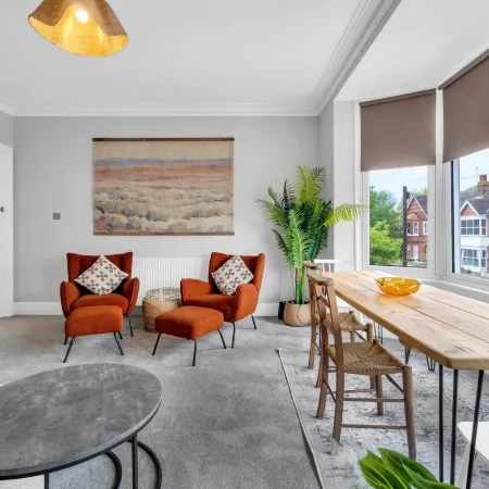 Poets Apartment with Free Parking by My Getaways
