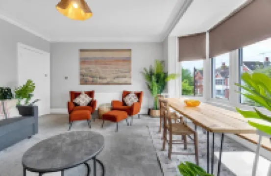 Poets Apartment with Free Parking by My Getaways
