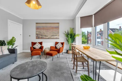 Poets Apartment with Free Parking by My Getaways - 4-Star