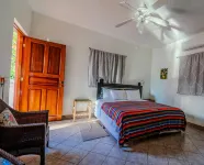 시사이드 인 로아탄  호텔