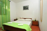 Apartments Lenka - One Bedroom Apartment with Balcony and garden View A2 - Wifi
