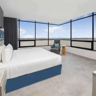 DoubleTree by Hilton Guayaquil Hotels near Central Market