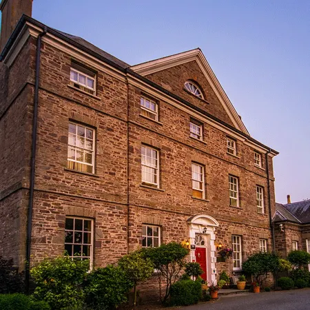 Peterstone Court Country House Restaurant & Spa Отели рядом с достопримечательностью «Замок Брекон»