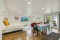 Coastal Room Near Laguna Beach, Close to Shops