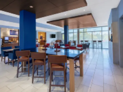 Holiday Inn Express & Suites CHICO by IHG Hotel di Chico