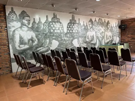 The Pinewood Lodge & Organic Farm Отели рядом с достопримечательностью «Таман Сафари Индонезия Богор»