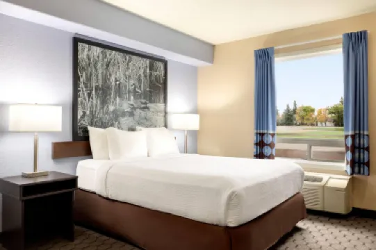 Super 8 by Wyndham Swan River MB โรงแรมใน