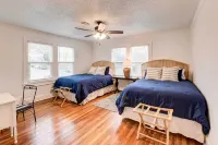 2 Mi to Magnolia Mkt: Cozy Retreat w/ Shared Yard - Balkon