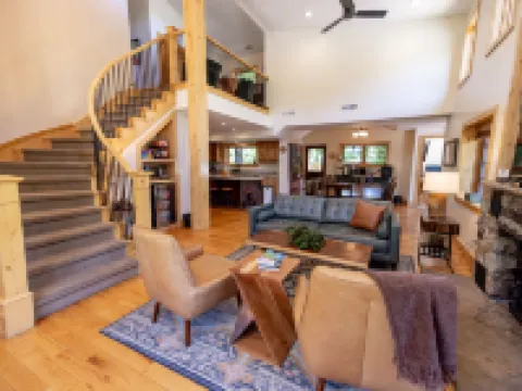 Engen Hus Bed and Breakfast Hotels in Holladay