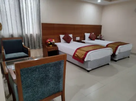 Royal Sujata Inn Hotel - 100 Mtr. from Mahabodhi Temple Отели рядом с достопримечательностью «Махабодхи»