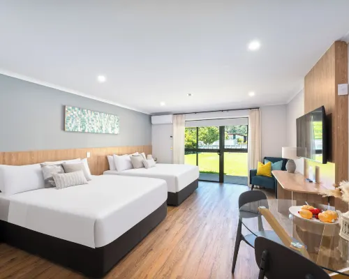 Albany Oak Motel Hotels near QBE Stadium Function Centre
