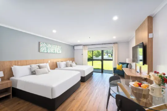Albany Oak Motel Hotels near Albany