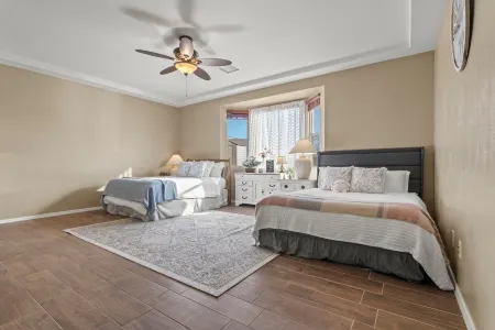 1938 Sqft Beautiful House Near by CanyonVista Medical Center and Downtown