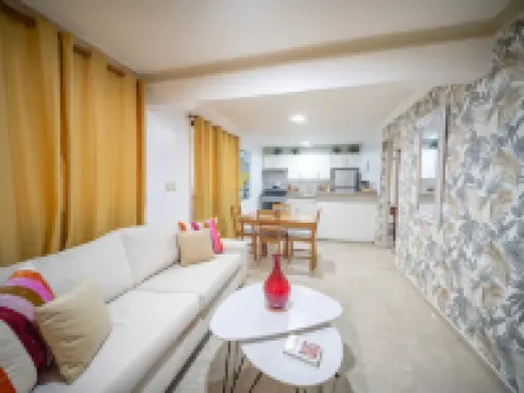 Stylish 1r-1b Apt Near the Beach and Main Street - Private Pools