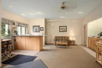 Travelodge by Wyndham Bracebridge Hotels in Bracebridge