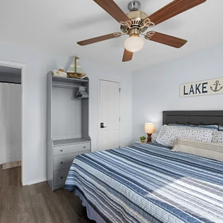 Waterfront Pool! Near Sdc - Step-Free Access!