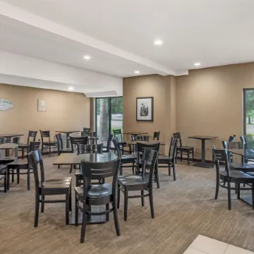 Best Western Plus Plaza by the Green