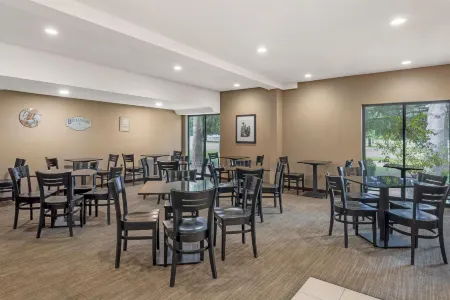 Best Western Plus Plaza by the Green