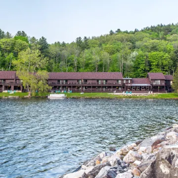 The Black Swan Lee - Lenox, Ascend Hotel Collection