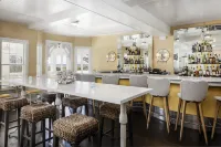 The Tides Beach Club - 3-Star
