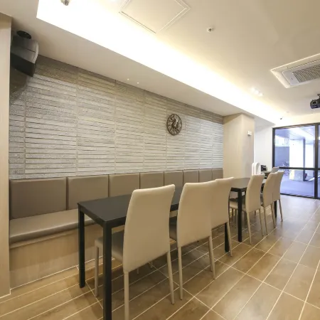 Hound Hotel Gimhae Samgye
