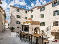 Heritage Palace Varos - Mag Quaint & Elegant Boutique Hotels Hotels in de buurt van Old Split