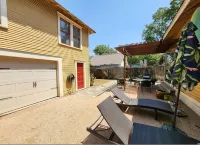 Quiet Heights Hideaway Walk to Restaurants - Bungalows