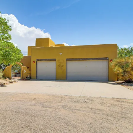 Stunning Sandia Mtn Views: Rio Rancho Retreat