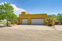 Stunning Sandia Mtn Views: Rio Rancho Retreat - Wifi