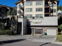 Founders Pointe 1 Bedroom  Condo by RedAwning - Kitchens