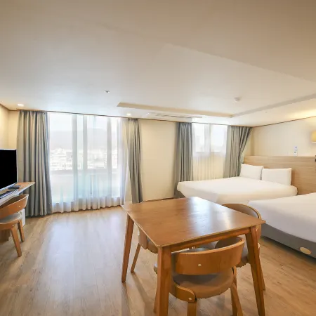 Hotel Rest Seogwipo Отели рядом с достопримечательностью «Поле для гольфа Nine Bridges»