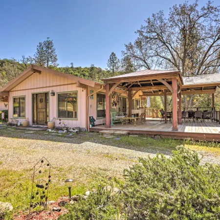 Gorgeous Oakhurst Retreat w/ Swimming Hole!