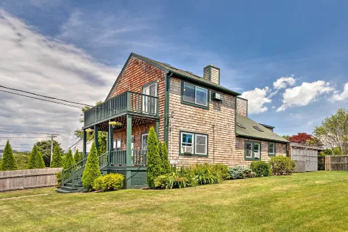 Coastal Abode w/ Beach Views, Walk to Beach & Bars - balcony