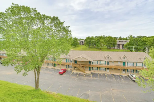 3 Mi to Branson Strip: Condo w/ Balcony! - 3-Star